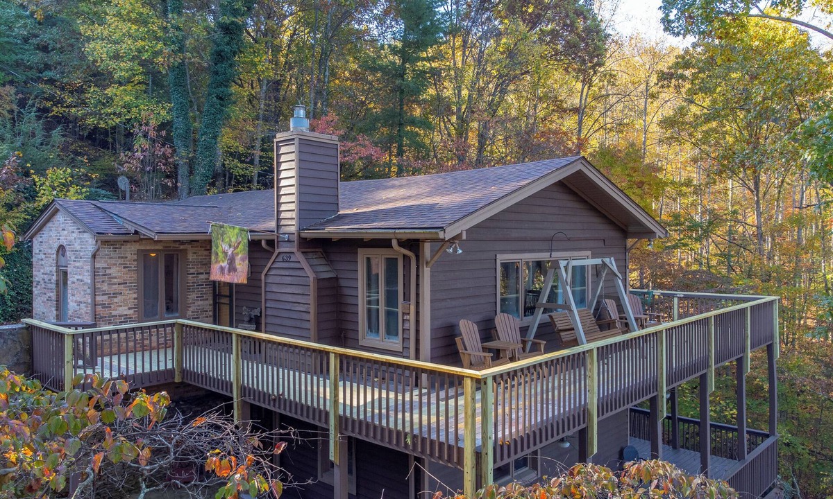 Clarks Chapel House | Ruby Retreat – Mountain Views, 2 Decks, Fire Pit, Creek, Fast WiFi, Generator