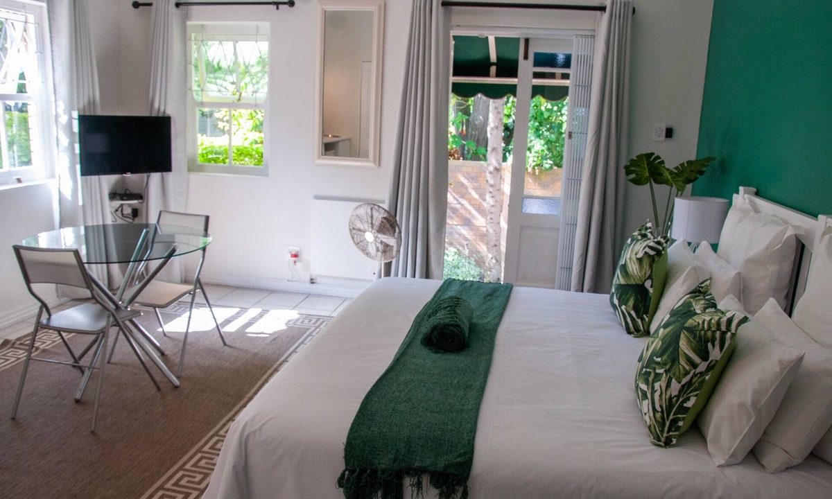 Lakeside Bed & Breakfast | Rustic Manor Bed And Breakfast
