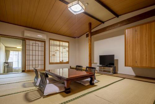 Miyaura Hotel | Sawaki