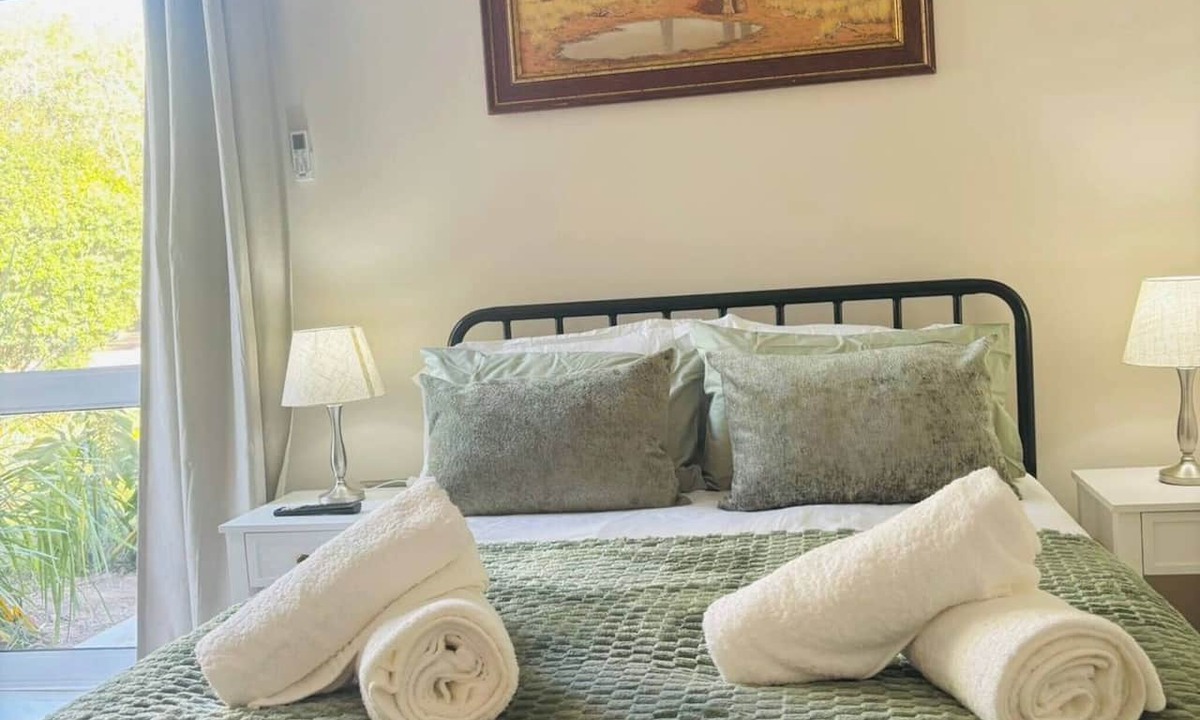 Drakenstein Apartment | Serene Air-Conditioned Flatlet in Central Wellington