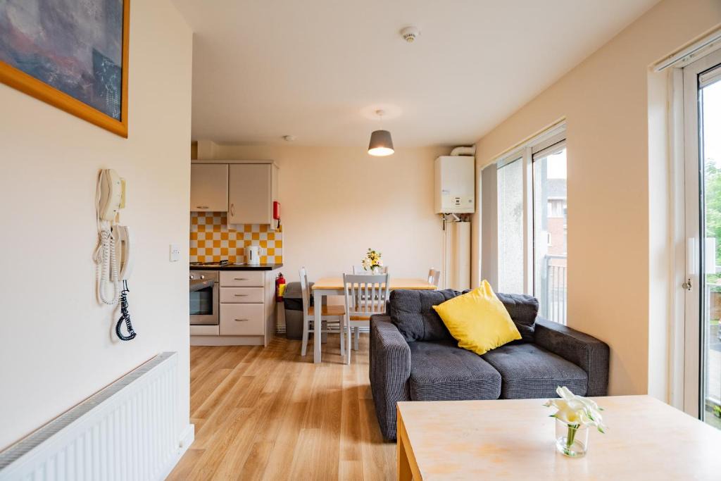 Limerick Apartment | Spacious Group Base - 4 Bed Central Limerick