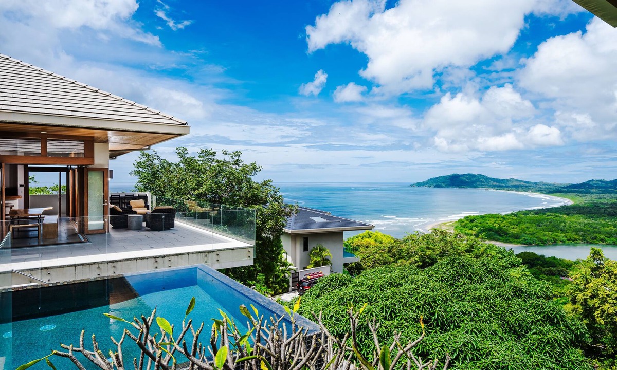Tamarindo Villa | Spacious OceanView Villa with pool, gym, rooftop jaccuzi & beachclub access