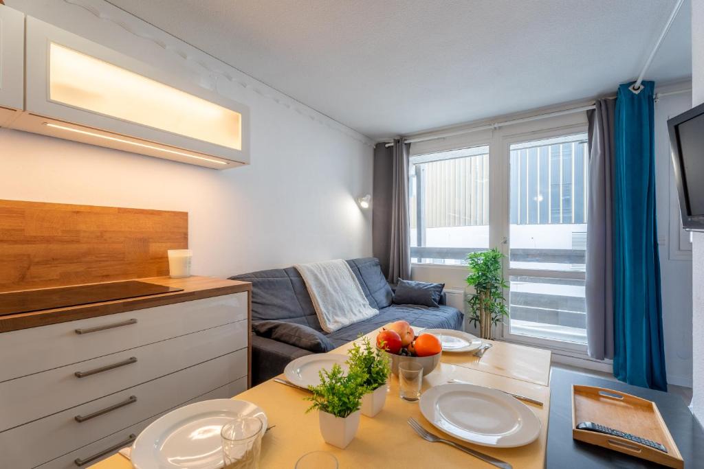 Val-Thorens Apartment | Spacious Slope front Ski-In and ski Out