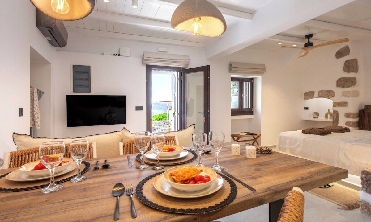 Tripiti House | Stema Suite 1