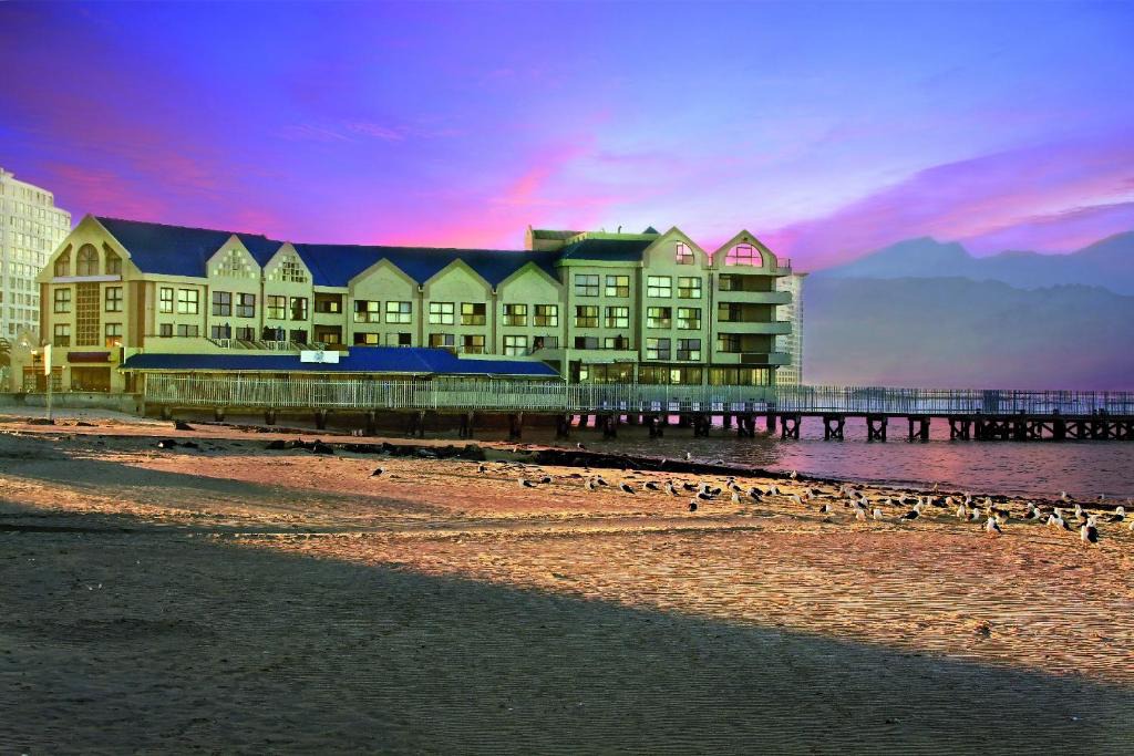 Strand Apartment | Strand Pavilion