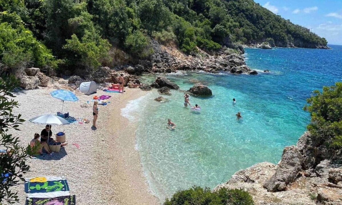 Vassiliki Apartment | Studio Apartment 'Studios and Apartments Thomas 11' with Balcony, Wi-Fi and Air Conditioning