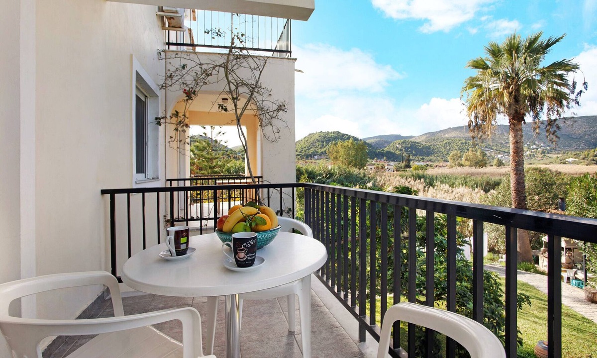 Limni Keri Apartment | Studio "Dolphin Studio 7" with Private Balcony, Shared Garden & Wi-Fi