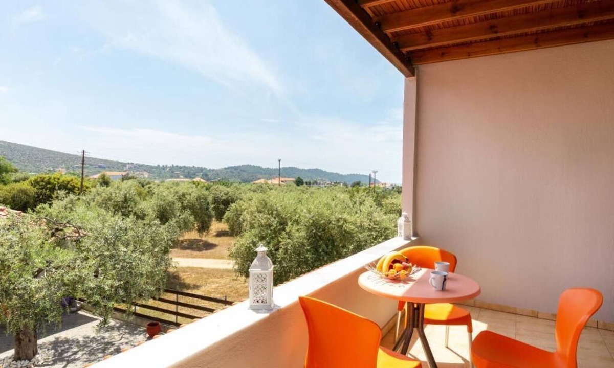 Potos Apartment | Studios River - Potos Poolside Apartment with View