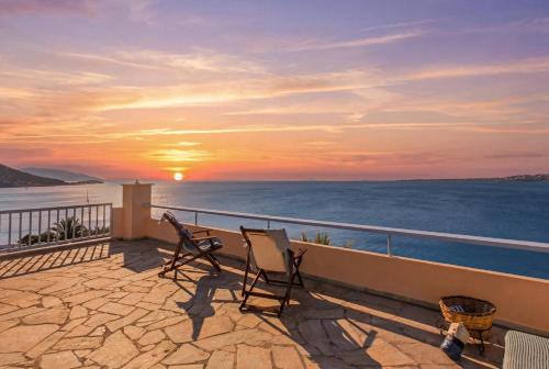 Perdhika Apartment | Stunning studio with panoramic sea views & sunset