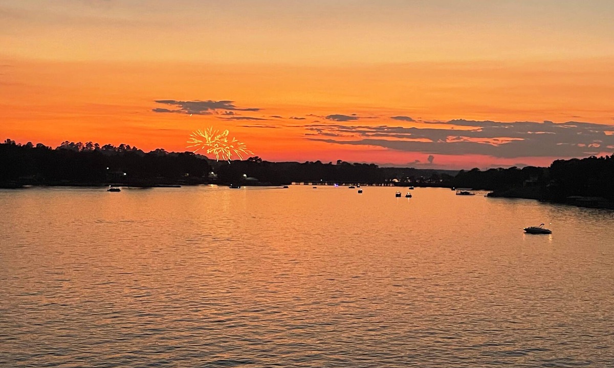 Waterloo House | Sunset Haven-Lakefront-Private Dock-Fire Pit -Pets