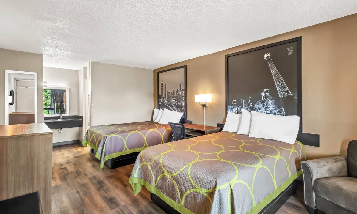 Commerce Hotel | Super 8 by Wyndham Commerce