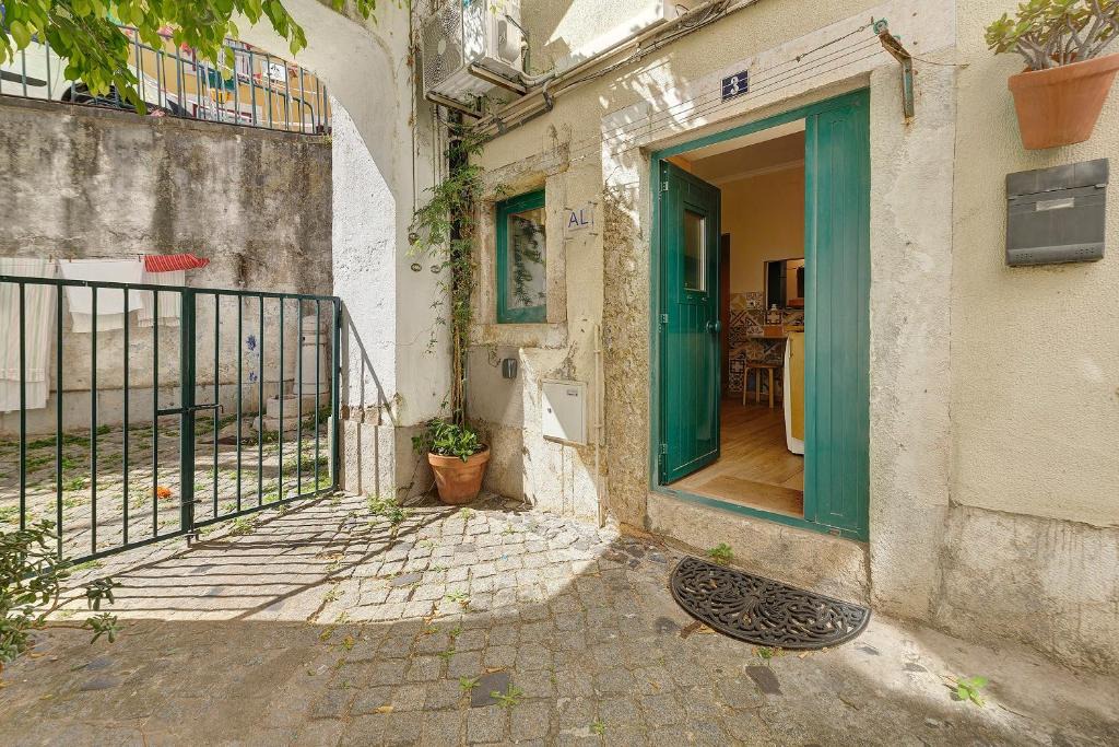 Santo Estevao Apartment | Tiny Gem In Alfama