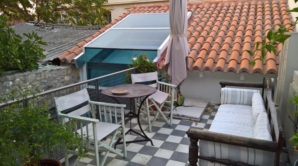 Plaka Apartment | Under the Acropolis, tiny room, big terrace