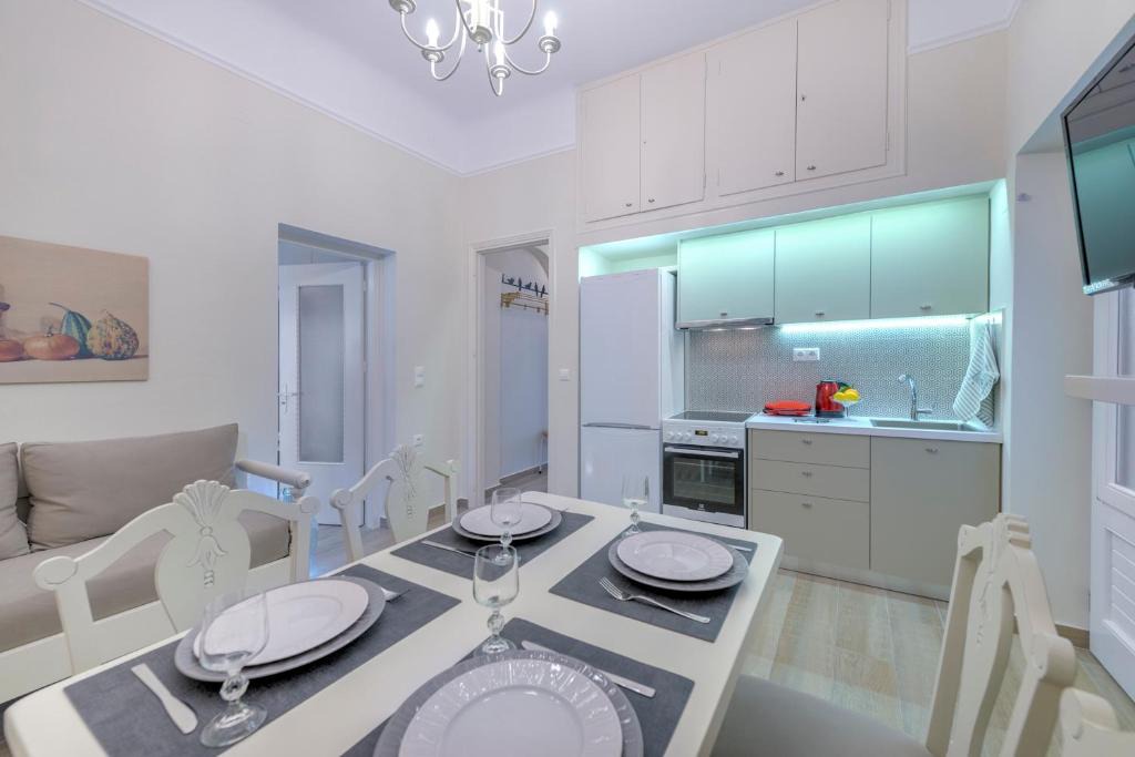 Ermoupoli Apartment | Vanilla House