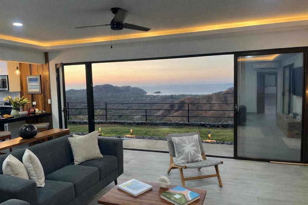 Coco Villa | Villa Brisa Azul - Incredible Ocean Views