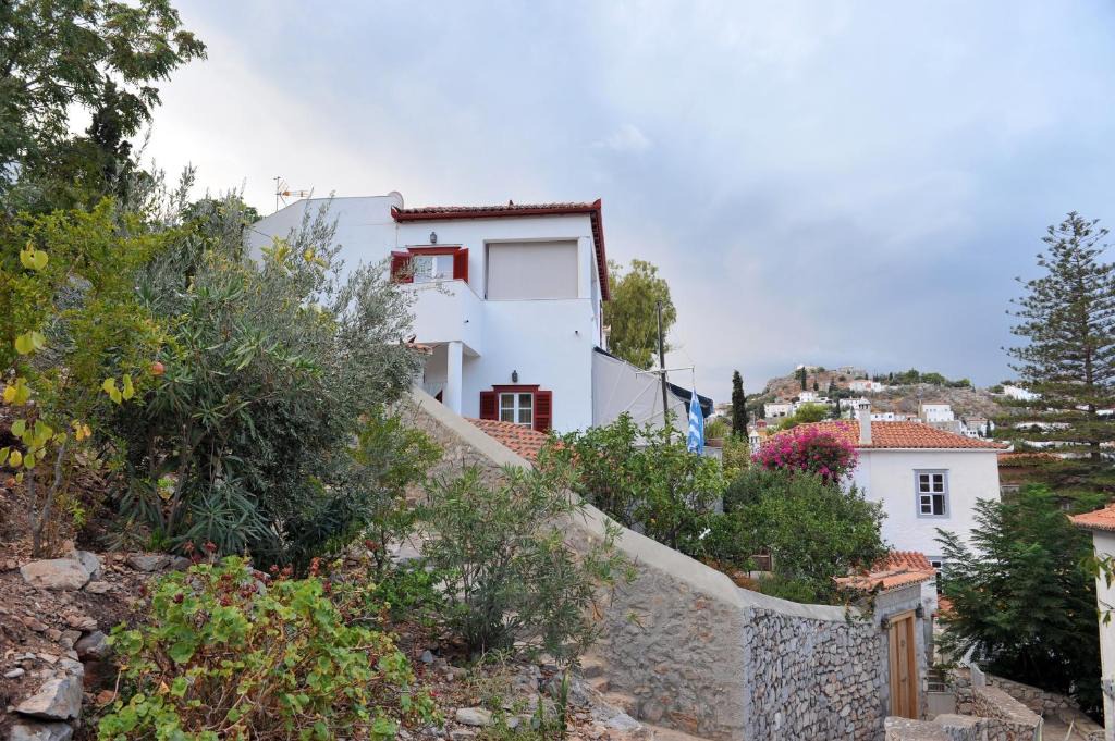 idhra House | Villa Leonard