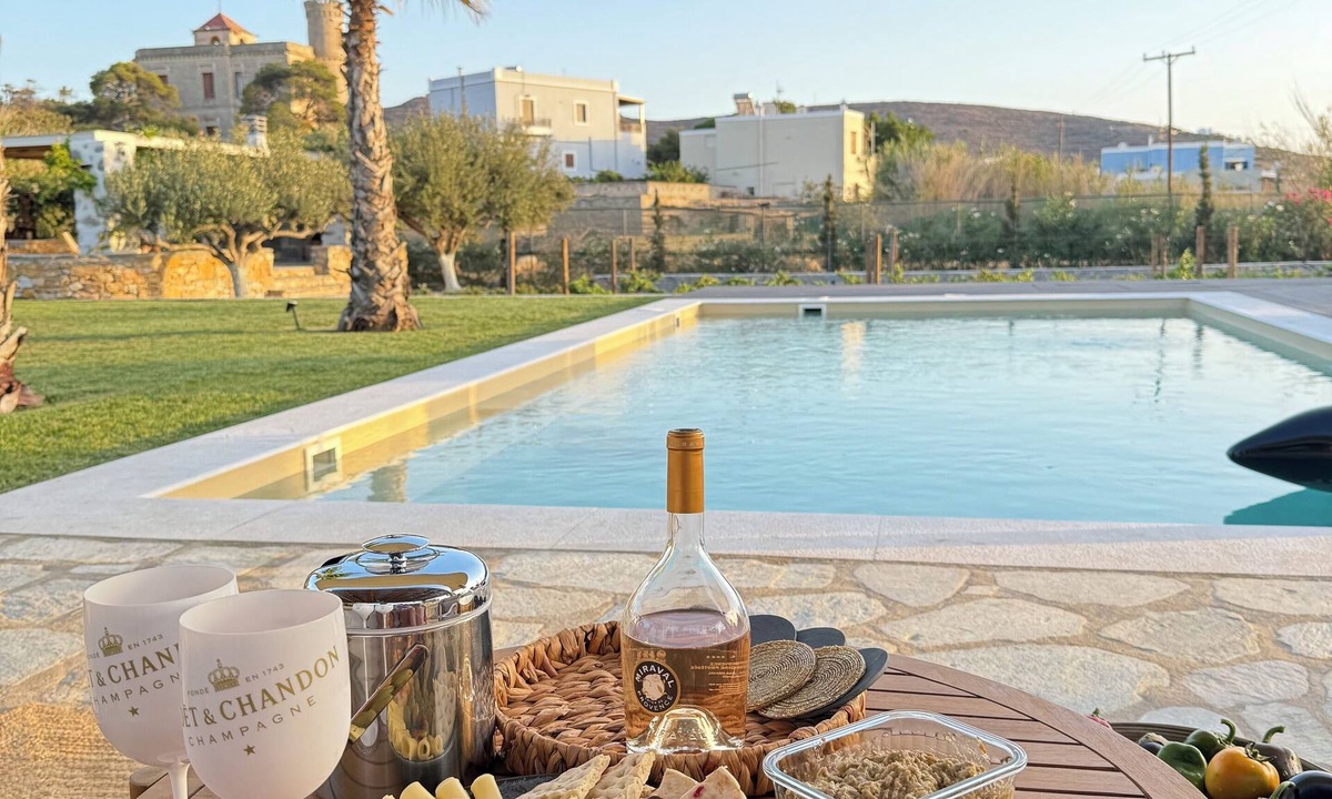Posidonia Villa | Villa Loretta: Pool, Jacuzzi & Organic Garden. 2 min from the beach!