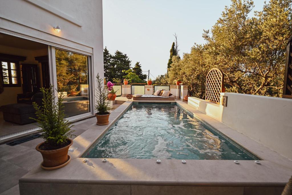 Zia Villa | Villa Sea View Gem Steps to Zia Square Hot Tub