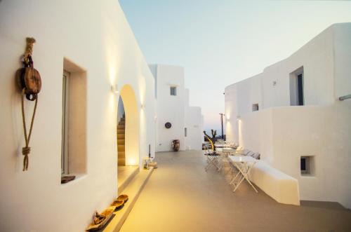 Ios Town Hotel | White Loft