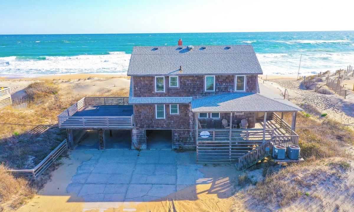 Sea Retreat House | Windjammer - Classic Kitty Hawk 6BR Oceanfront