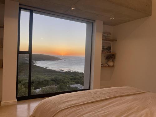 Gansbaai Villa | Zebra Views Front-Row Ocean Villa Romansbaai
