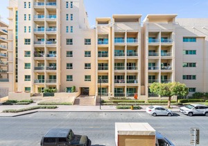 Bright and Spacious 1BR in The Greens!