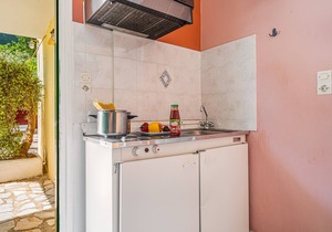 Studio 'Veronis 3' with Sea View, Shared Pool & Wi-Fi