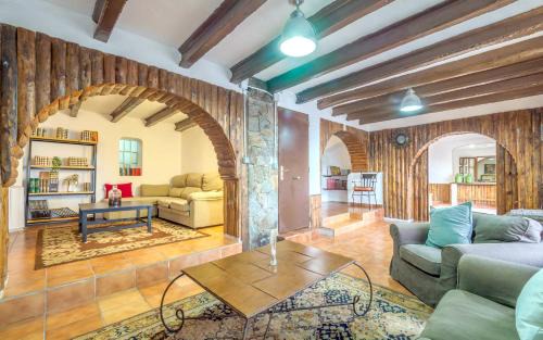 Can Trabal House | Spacious House in Can Trabal