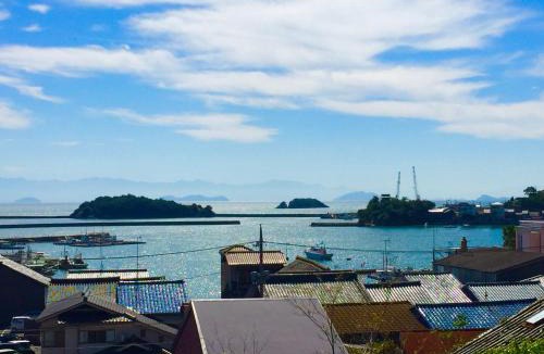 Tomonoura Onsen Villa | 城跡石垣上の絶景古民家宿 鞆城茶屋庵