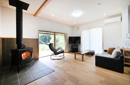 Magome Villa | 峠のお宿 巧の実家 Magome Guest House, Along the Nakasendo Trail