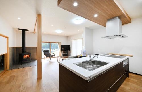 Magome Villa | 峠のお宿 巧の実家 Magome Guest House, Along the Nakasendo Trail