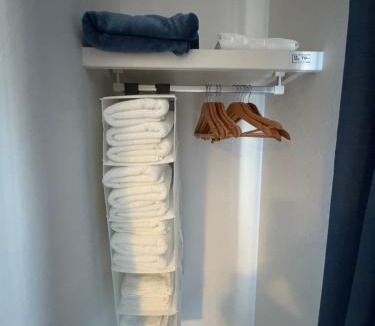 Hakozaki Apartment | 新築3階建て貸切 筥崎宮徒歩圏 Aladdinプロジェクター 最大10名 II号棟