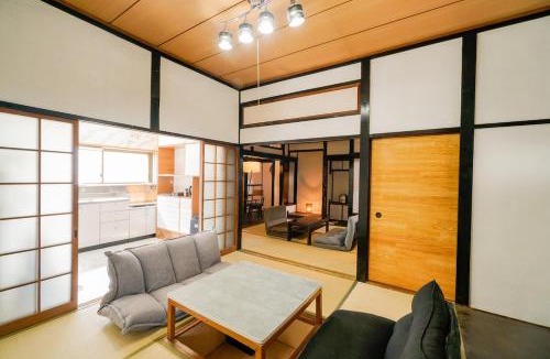 Yahatahigashi Apartment | 灯りの宿