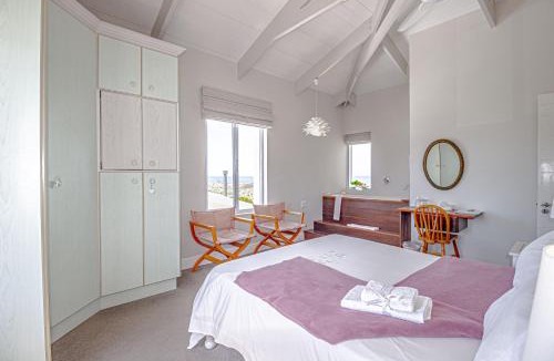 Sandbaai House | 138 Marine Beachfront Guesthouse