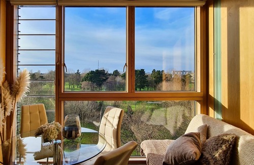 Merrion Apartment | 2 Bedroom Sunny Private Apartment, both Ensuite!