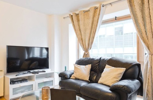Grand Canal Dock Apartment | 2bab / 2bab Great location in the city