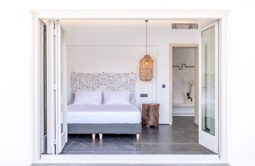 Kamari Hotel | Aegean Gem