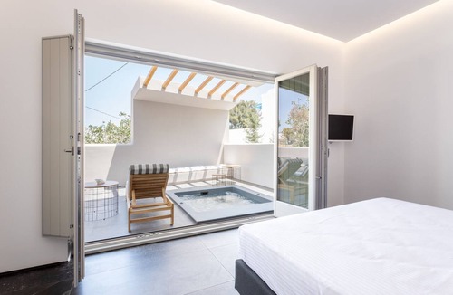Kamari Hotel | Aegean Gem