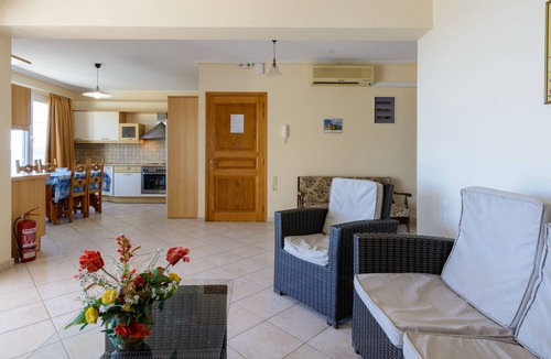 Paralia Agias Fotinis House | Aliki Studios