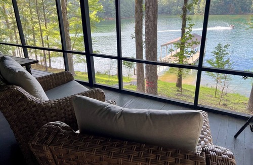 Cartersville Cabin | Allatoona Lakefront, Deep Water Dock, LakePointe