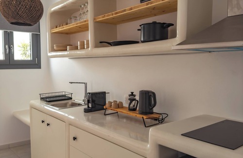 Naousa Apartment | Alonia Suites