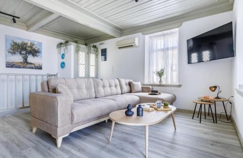 Glossa House | Amorama Suites - Authentic Village Stay in Glossa