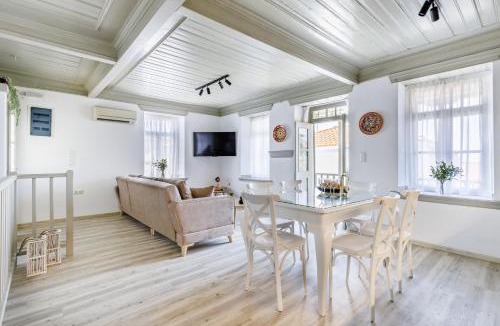 Glossa House | Amorama Suites - Authentic Village Stay in Glossa
