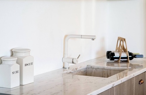 Evoramonte House | Apartment Suite with Living Room and Kitchenette