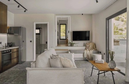 Aperio House | Aposperia Memorable Living-1br