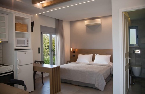 Stavros House | Artemis Village Apartments & Studios
