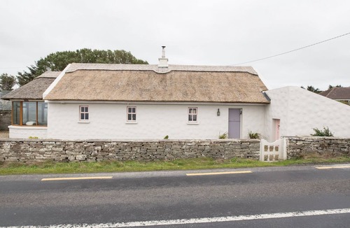 Doolin Cottage | Authentic Thatched Cottage with great views near Cliffs of Moher