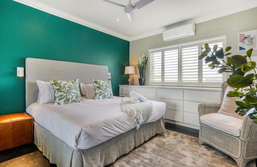 Three Anchor Bay Apartment | Backup-Powered Elegant Promenade Retreat