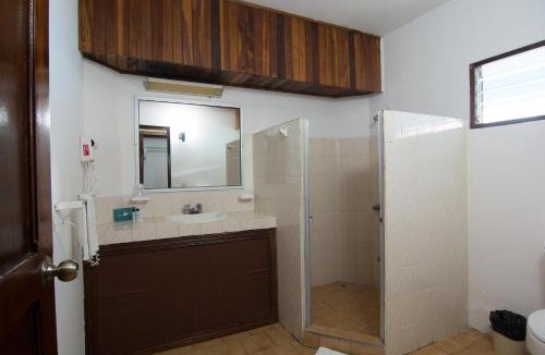 Jaco Hotel | Beach Break Resort & CR Surf Camp