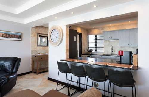 Bloubergstrand Apartment | Beachfront Luxury 1,400 Sq Ft, Workspace, Air Con & Table Mountain Views